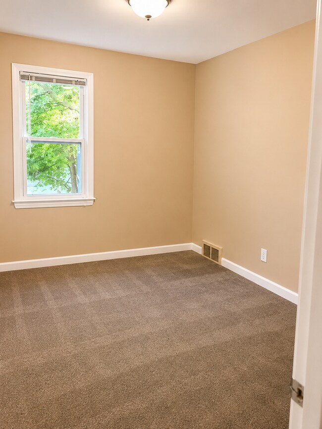 Foto del edificio - Upgraded Westside Bungalow Section 8 Accepted