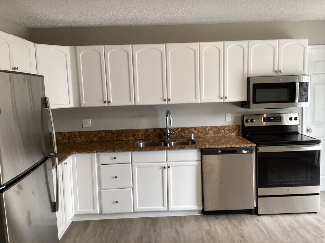 Building Photo - 4 br, 2 bath House - 5216 Edgecliff Ave