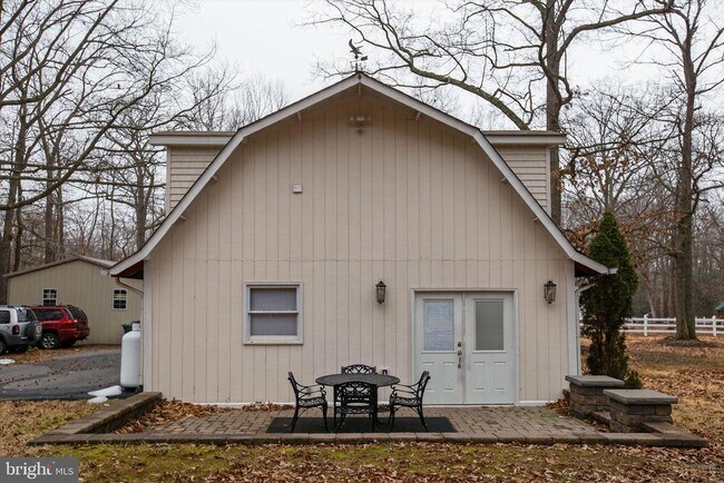 Building Photo - 6605 Ellenwood Dr