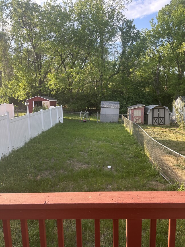 Building Photo - 817 Cove Ct