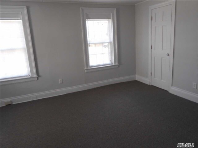 Building Photo - 81 Roslyn Rd
