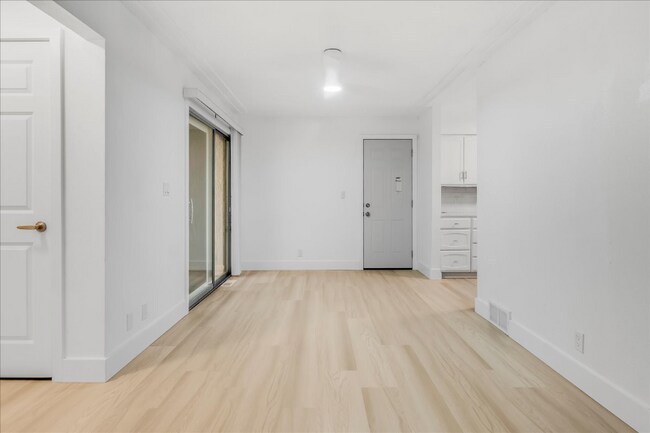 Building Photo - 3446 Beard Ave N