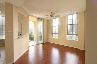 Building Photo - 520 SE 5 Ave