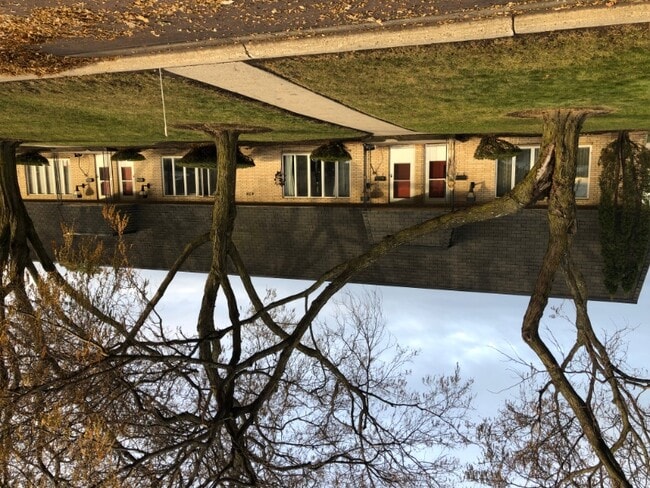 Building Photo - 428 Deldona Dr