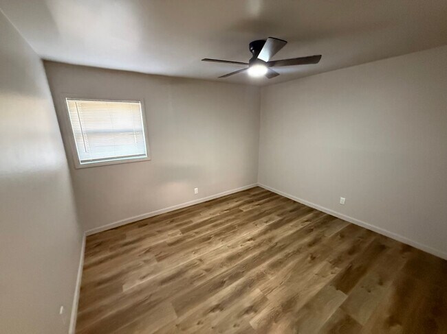 Foto del edificio - 8136 Troost Ave