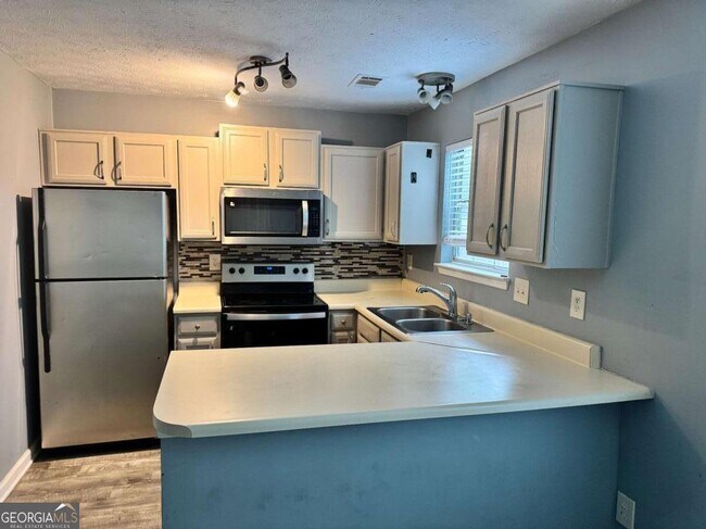 Foto del edificio - 1043 Rock Creek Ln