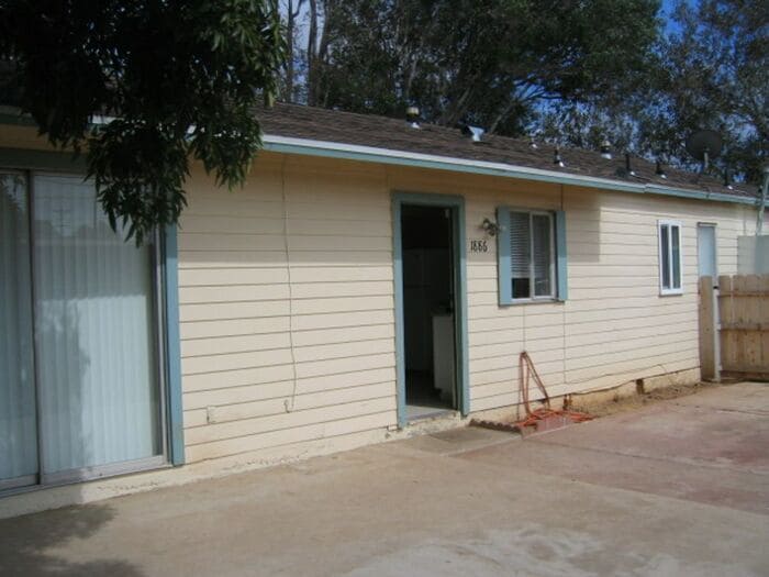 Foto del edificio - 2BR plus BONUS Room for rent with LARGE YARD