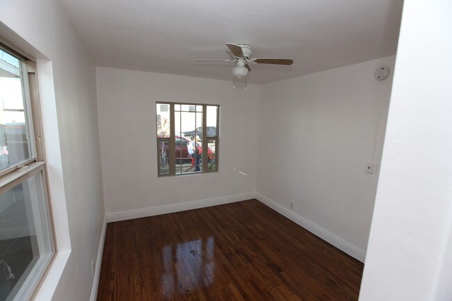 Foto del edificio - 734 W Beach Ave