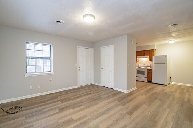 Building Photo - 404 -23 Thompsonville Lane