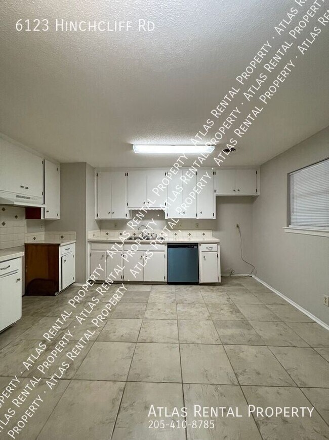 Foto del edificio - 6123 Hinchcliff Rd