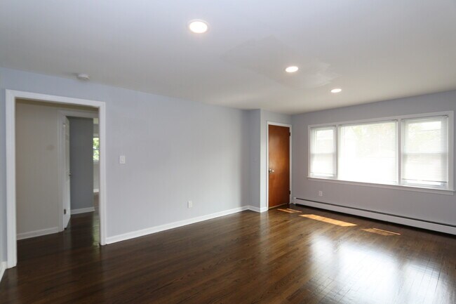 Building Photo - 106 Burnside Ave