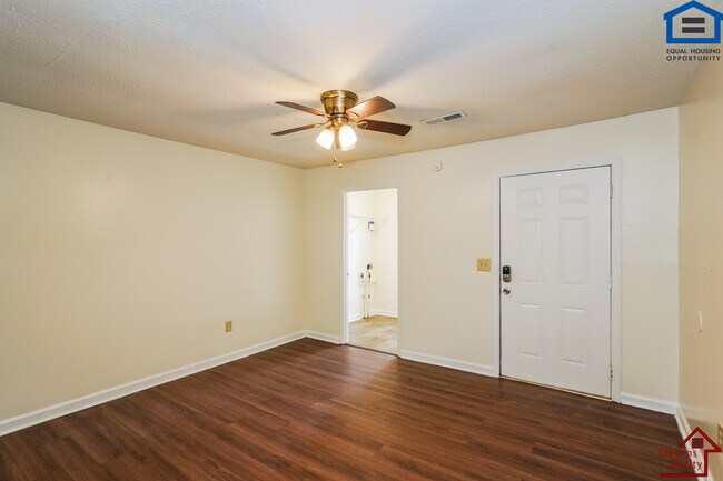 Building Photo - 824 Bybee Branch Rd