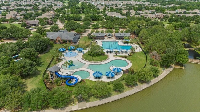 Foto del edificio - 16923 Lumberton Dr