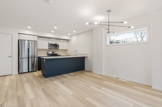 Photo du bâtiment - 11440-11487 87 St NW