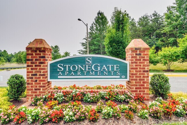 Building Photo - Stonegate Apartments