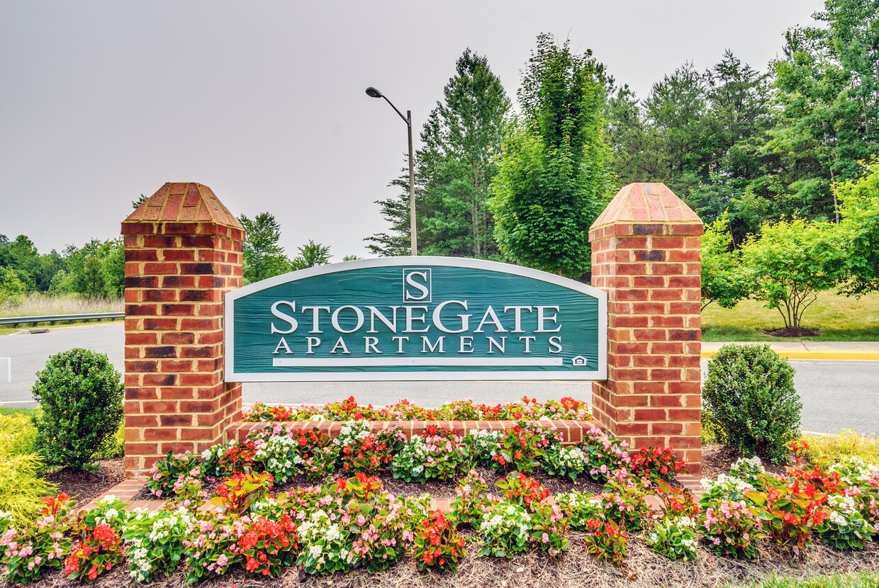 Foto principal - Stonegate Apartments