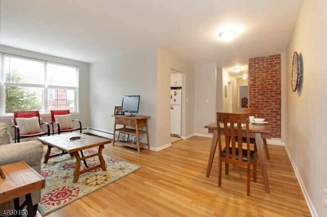 Building Photo - 370 Claremont Ave