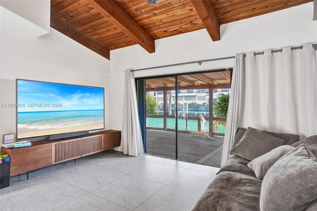 Building Photo - 2619 Parkview Dr S