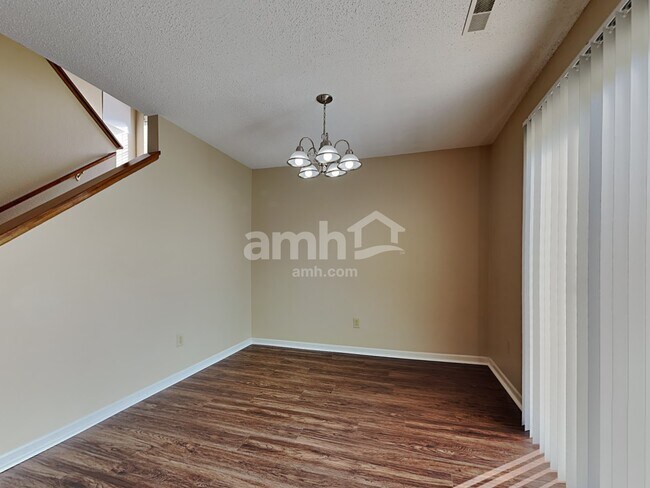 Foto del edificio - 15235 Follow Dr