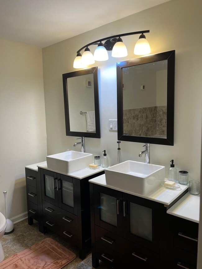 Photo - 533 Leon St Townhome