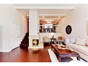 Building Photo - 3846 La Jolla Village Dr