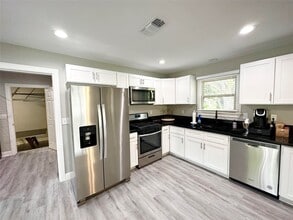 Building Photo - 8021 White Ave