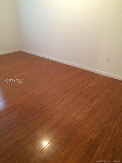 Foto del edificio - 903 NE 199th St