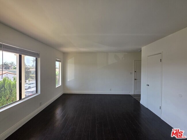 Foto del edificio - 221 Argonne Ave
