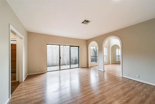 Building Photo - 2476 Bering Dr