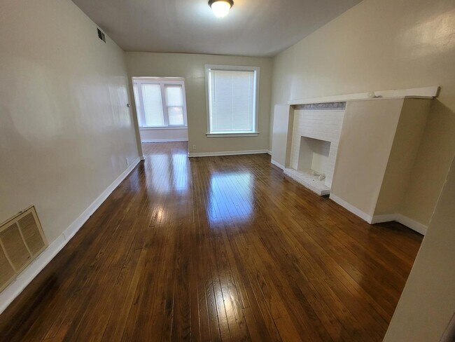 Foto del edificio - 6725 S Clyde Ave