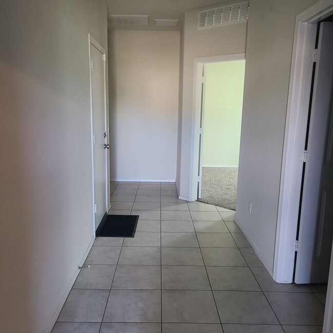 Building Photo - 3 Bedroom, 2 Bath Home in Tartesso