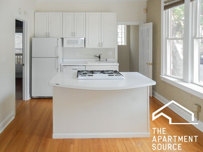 Foto del edificio - 3856 N Southport Ave