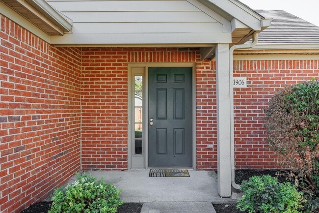 Foto del edificio - 3906 Sandstone Cir