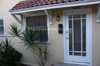Primary Photo - 1351 N La Brea Ave