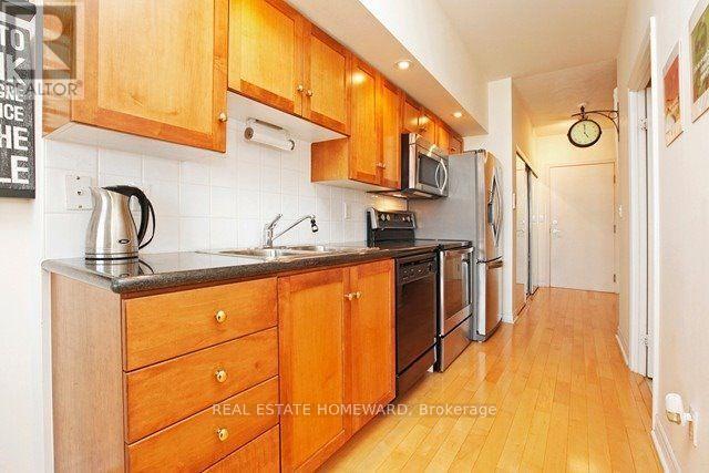 Building Photo - 270 Wellington St W