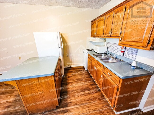 Building Photo - 111 Cassetty Ln