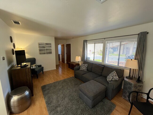 Foto del edificio - 1003 Meadow Way