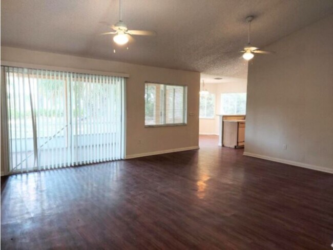 Foto del edificio - Palm Coast, FL 3 Bedroom House/2 Bath Avai...