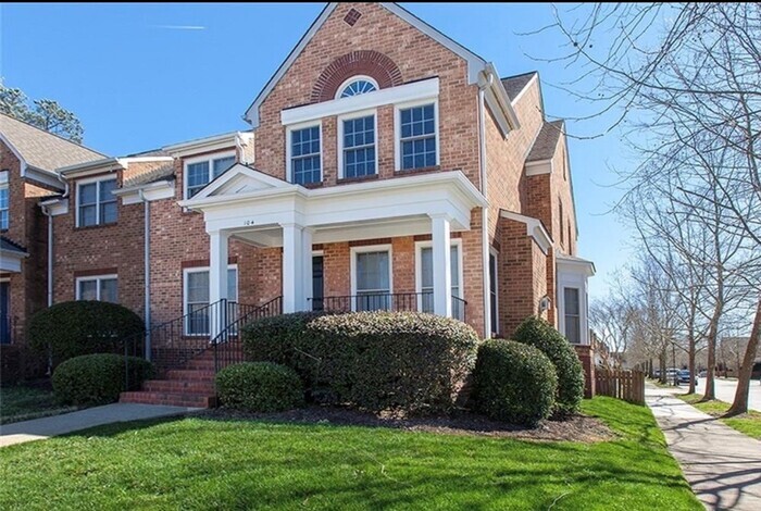 Primary Photo - Port Warwick Luxury attached Home