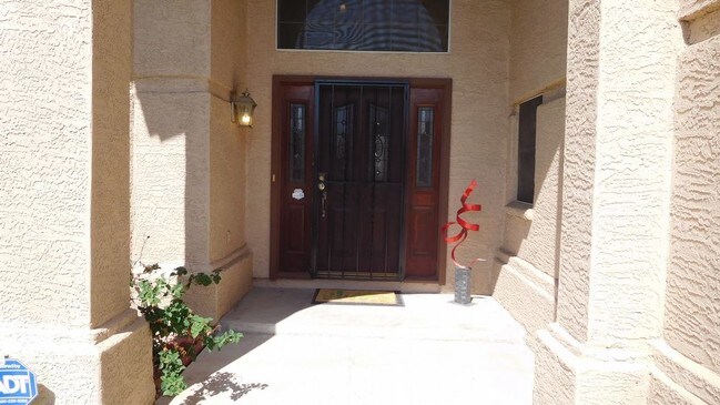 Building Photo - 4950 E Aire Libre Ave