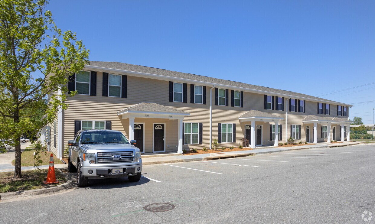Building - 2010 Tyson Green Ave
