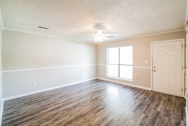 Foto del edificio - 101 Harold Dr