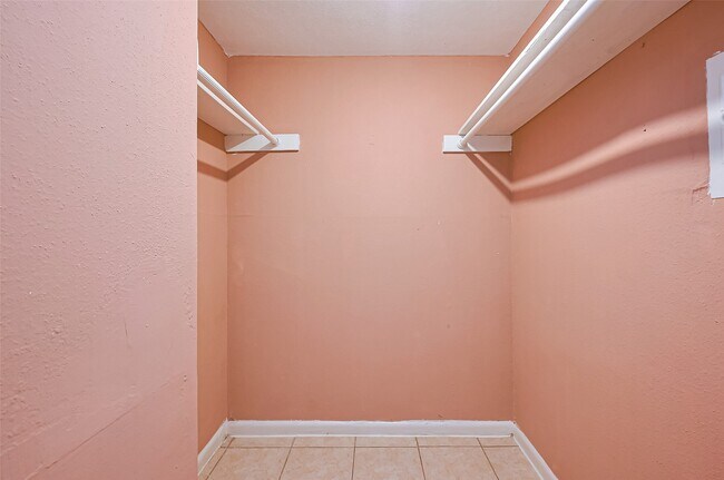 Building Photo - 9090 S Braeswood Blvd