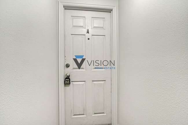 Foto del edificio - 1040 W State St