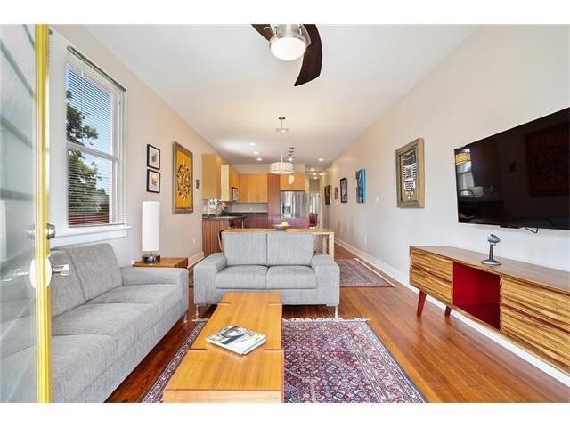 Sala de estar - 1641 Alvar St