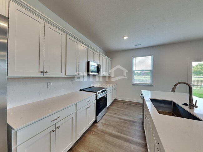 Foto del edificio - 9166 Henley Ave