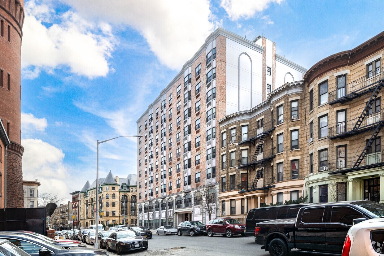 Building Photo - 824 Bergen St