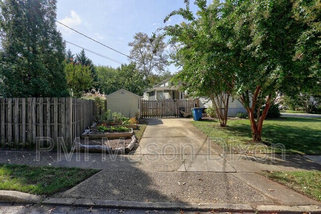Building Photo - 1212 Van Buren Dr