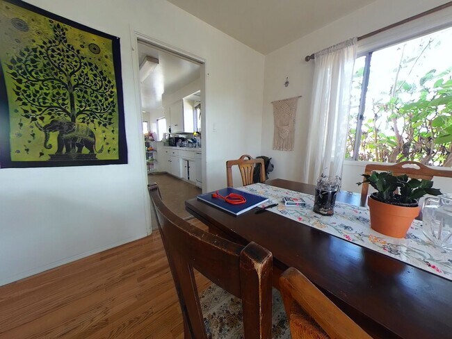 Foto del edificio - 4 Bedroom w/ POOL and Hot Tub and Huge yard!