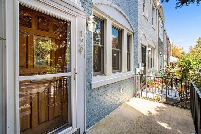 Building Photo - 124 16th St NE